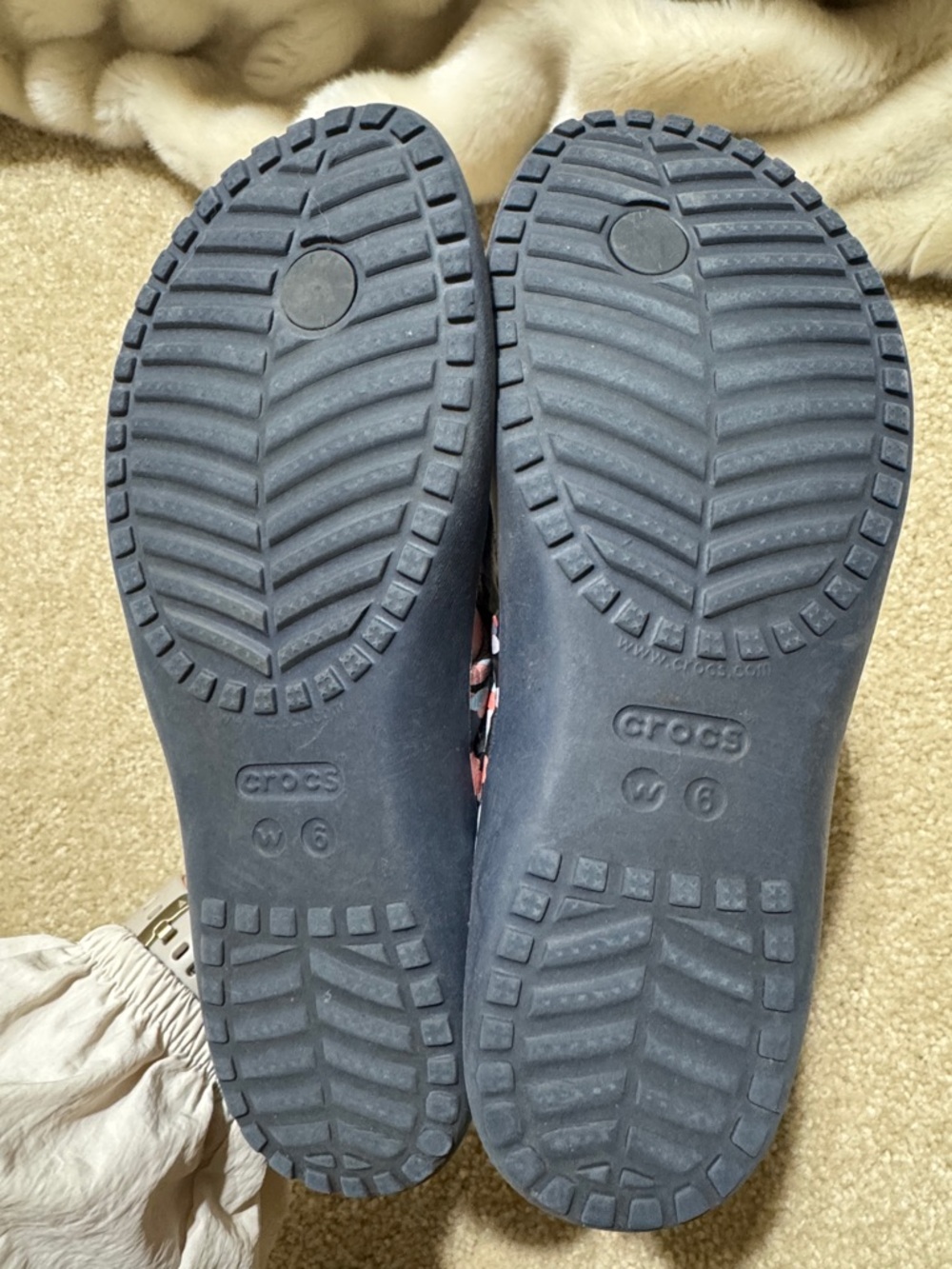 CROCS Navy Flip Flops with Coral and Light Blue Dot Straps - Picture 3 of 5